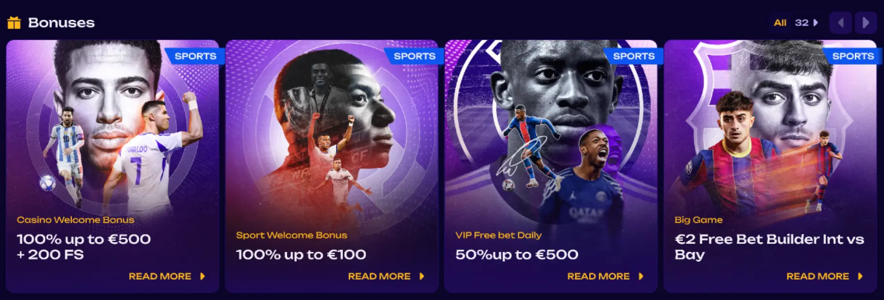 ευρύ προωθητικό banner με μήνυμα complete the challenges και ανταμοιβή 1.500 coins, κουμπί play now και τρεις ποδοσφαιριστές μπροστά από φωτεινές κάρτες σε μωβ φόντο